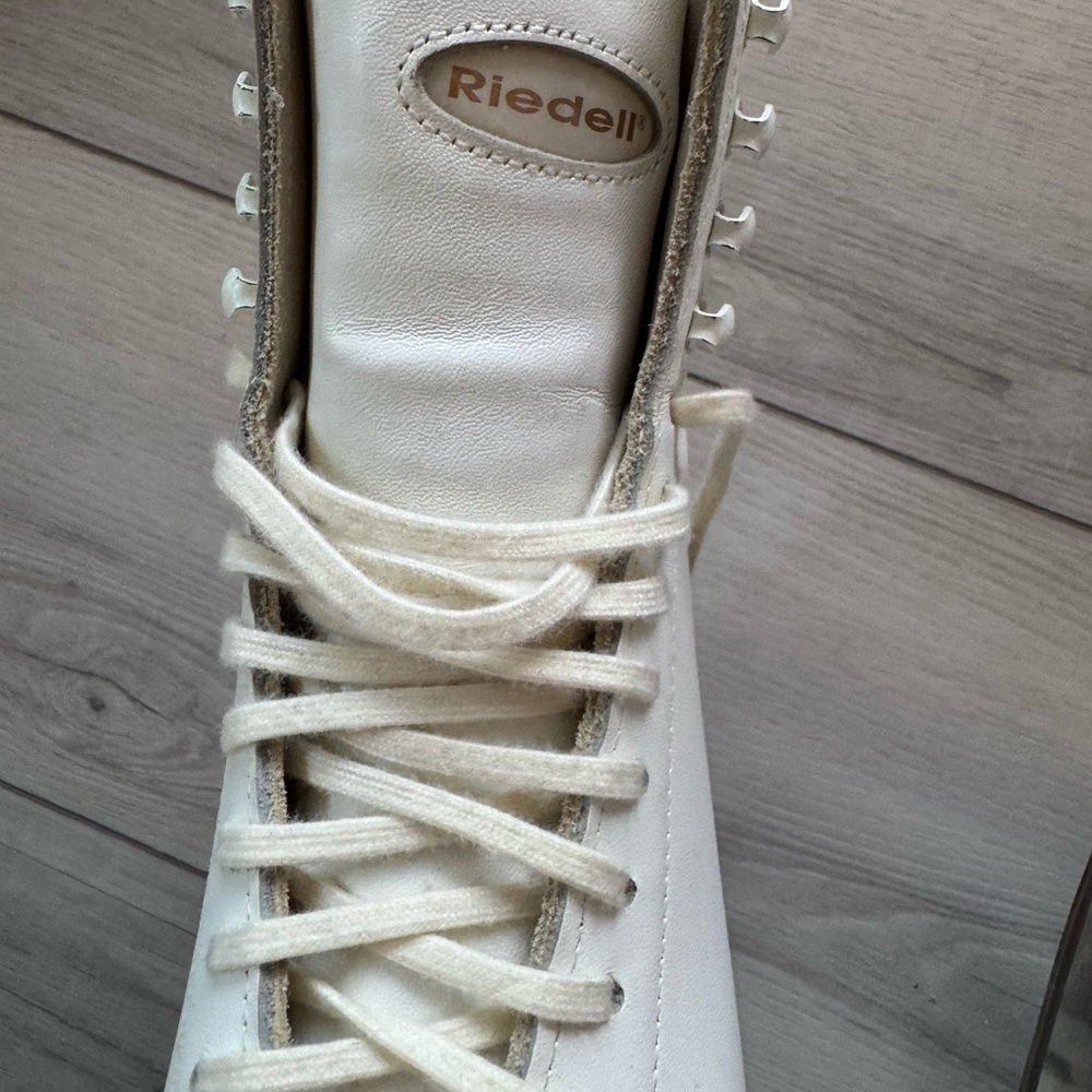 Riedel leather women’s ice skates with John Wilson blades.  Made in US/England